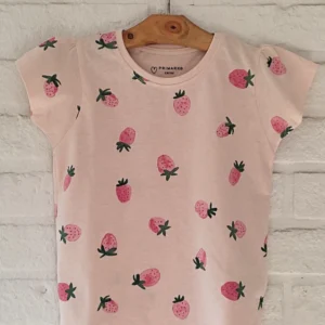 Remera Frutillas -24/36 meses